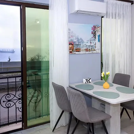 Appartamento New Colorful 1bd Getaway With An Amazing Sea View By Flat Mаnager